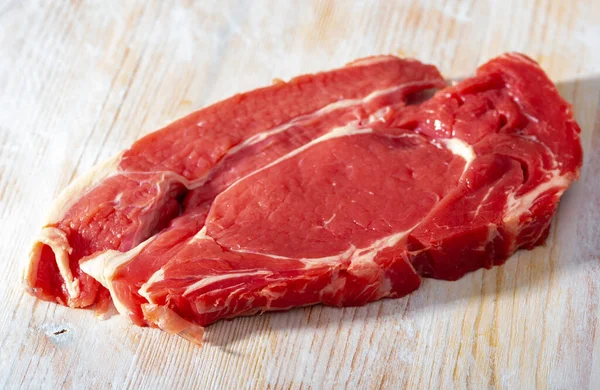 Roh Rinderlende Steak Bereit Zum Kochen Auf Hölzerner Oberfläche — Stockfoto