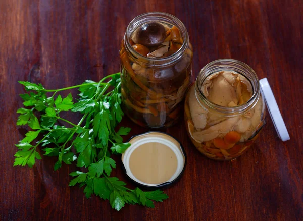 Nahaufnahme Von Schmackhaften Pilzen Aus Der Dose Glas — Stockfoto