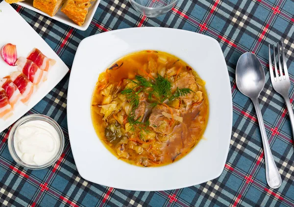 Plat Traditionnel Russe Est Soupe Chou Cuite Dans Bouillon Viande — Photo