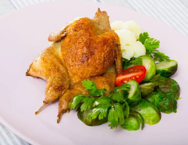 Tasty Fried Quail Tobacco Served Boiled Fresh Vegetables Greens — Stock Photo, Image