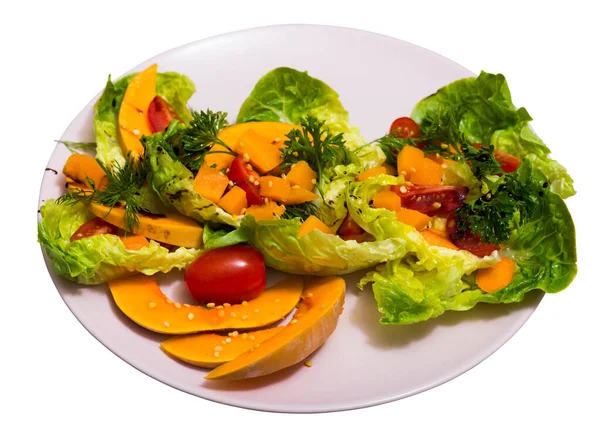 Salat Mit Gebackenem Kürbis Isoliert Über Weißem Hintergrund — Stockfoto
