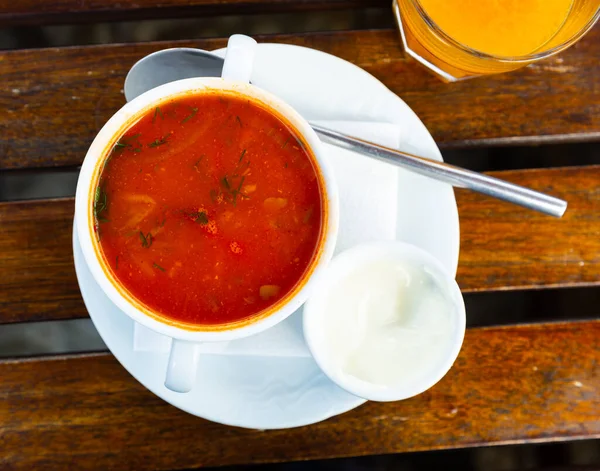 Étvágygerjesztő Zöldségleves Hodgepodge Főtt Húsleves Szolgált Kerámia Tureen — Stock Fotó