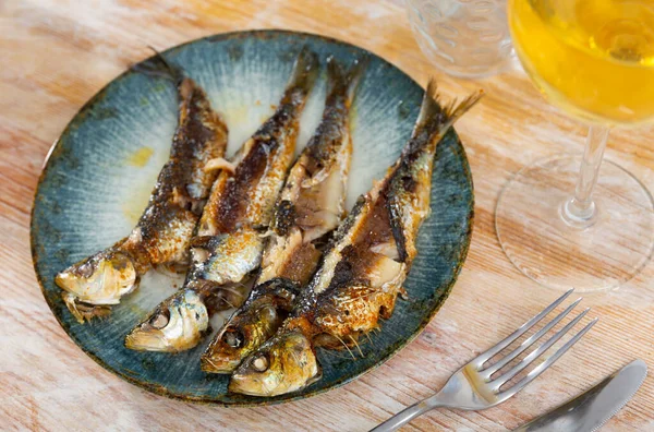伝統的なスペイン料理のために 揚げイワシ ピラティス アンチョビをバッターで食べる — ストック写真