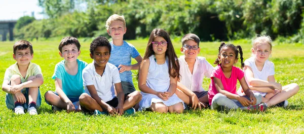 Group Happy Kids Resting Grass Together Park Summer Day — Stock Photo, Image
