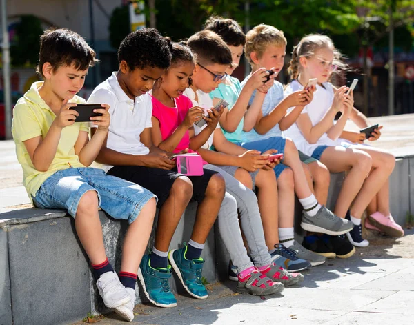Children Playing Smartphone Playground — Stock Photo, Image