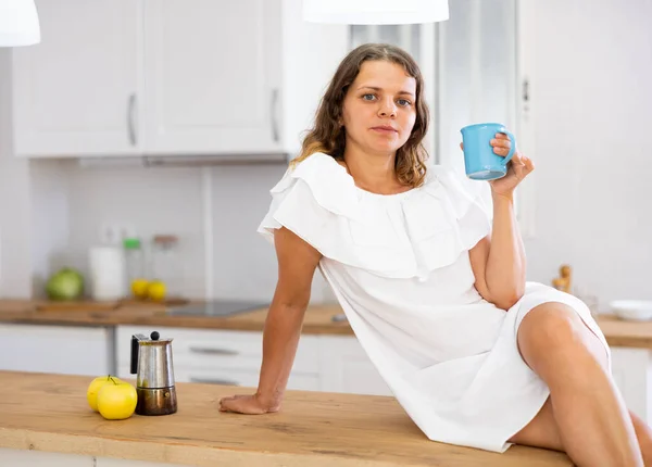 Portrait Attractive Woman Sitting Kitchen Table Drinking Coffee — Stockfoto