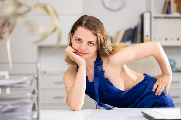 Portrait Sexy Woman Overalls Posing Office — Stok fotoğraf