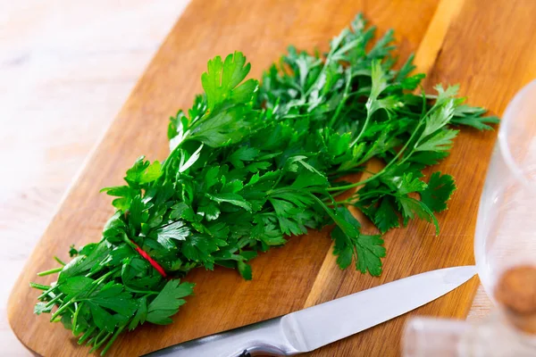 Ingredientes Vegetales Para Cocinar Hierbas Perejil Orgánico Sobre Tabla Madera — Foto de Stock