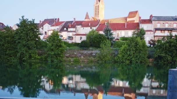 Landschappelijk Uitzicht Kleine Franse Stad Dormans Aan Oever Van Rivier — Stockvideo