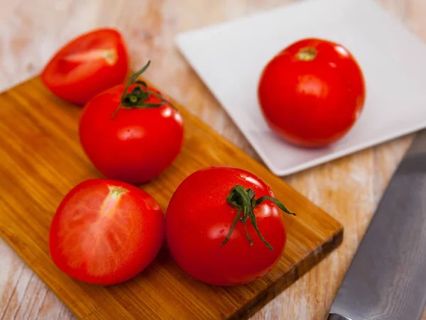 Frische Reife Tomaten Bereit Zum Kochen Auf Hölzernem Hintergrund Der — Stockfoto