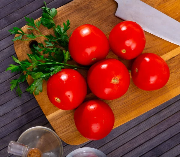 Delicious Ripe Tomatoes Fresh Parsley Lying Wooden Surface Ingredients Cooking — Stock Photo, Image