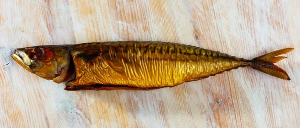 Whole Headless Cold Smoked Mackerel Fish Wooden Table — Stock Photo, Image
