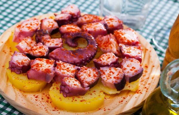 八达通希腊菜配红辣椒 高质量的照片 — 图库照片