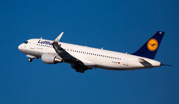 Barcelona Prat Febrero 2020 Aerolínea Lufthansa Airlines Despega Desde Aeropuerto — Foto de Stock