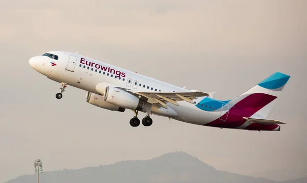 Barcelona Prat Enero 2020 Aerolínea Eurowings Airlines Despega Desde Aeropuerto — Foto de Stock