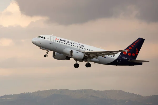 Prat Llobregat España Enero 2020 Despegue Brussels Airlines Airbus A319 — Foto de Stock