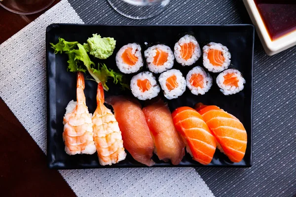 Gecombineerde Sushi Maki Zalm Nigiri Variado Close Japanse Keuken — Stockfoto