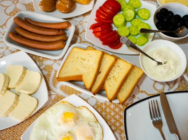 Pequeno Almoço Saudável Apetitoso Hotel Georgiano Incluindo Ovos Fritos Bolinhos — Fotografia de Stock