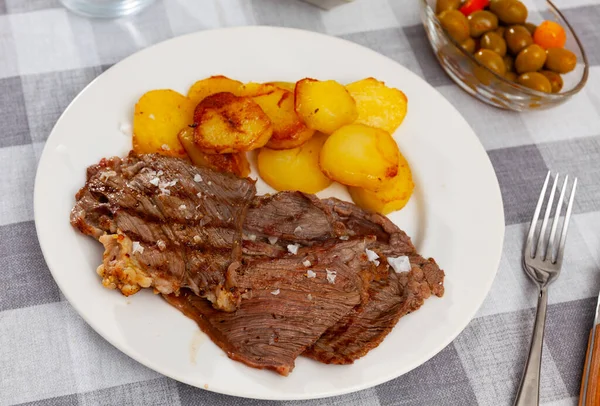 Popular All World Dish Appetizing Fried Beef Steak Subject Baked — Stockfoto