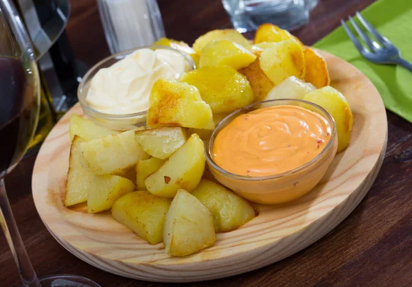 Leckere Patatas Bravas Traditionelle Spanische Kartoffeljause — Stockfoto