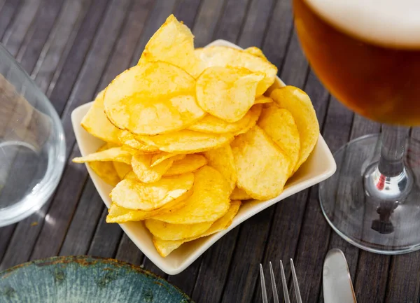 Crispy Potato Chips Glass Cold Beer Served Table — Stock Photo, Image