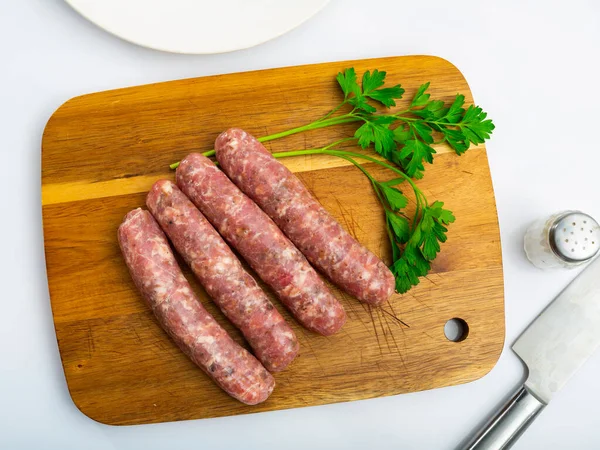 Botifarra Crua Llonganissa Carne Porco Picada Superfície Madeira — Fotografia de Stock