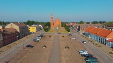 Litvanya. Rokikis Bağımsızlık Meydanı. Rokikis 'in merkezinde Aziz Matthew Kilisesi var Havari Evangelist. 