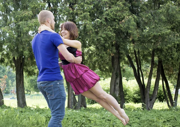 The young pair is turned in park — Stock Photo, Image