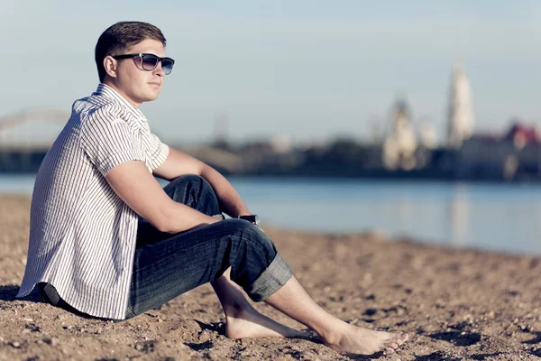 Killen på stranden — Stockfoto