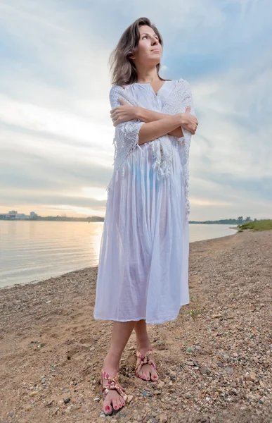 Girl by the river — Stock Photo, Image