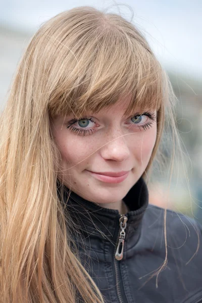 Portrait of the young girl — Stock Photo, Image