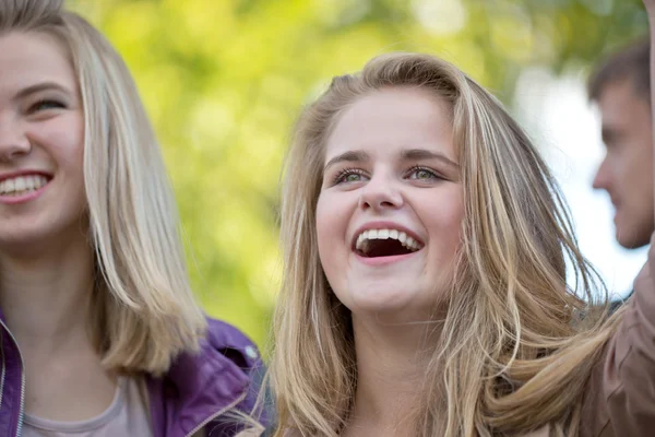 Duas meninas alegres — Fotografia de Stock