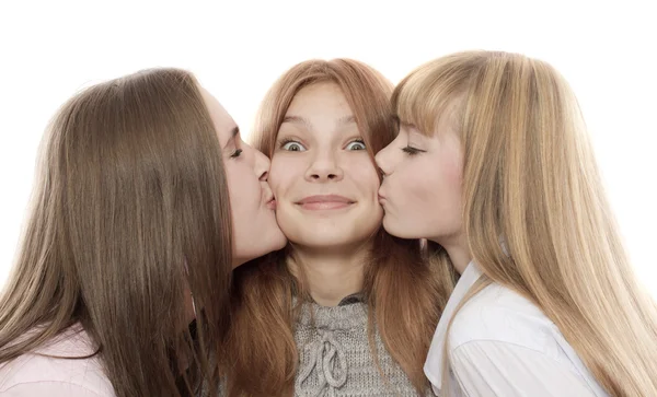 Duas meninas beijo terceiro — Fotografia de Stock