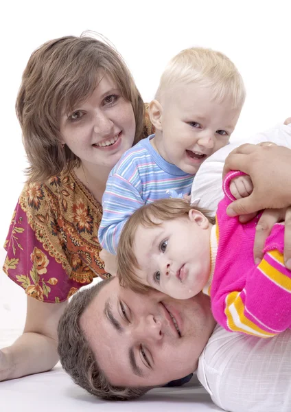 Fröhliche junge Familie — Stockfoto