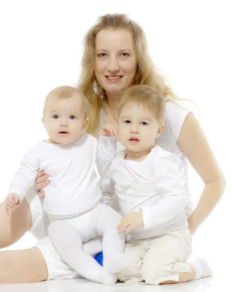 Primer plano de la madre feliz con sus hijos —  Fotos de Stock