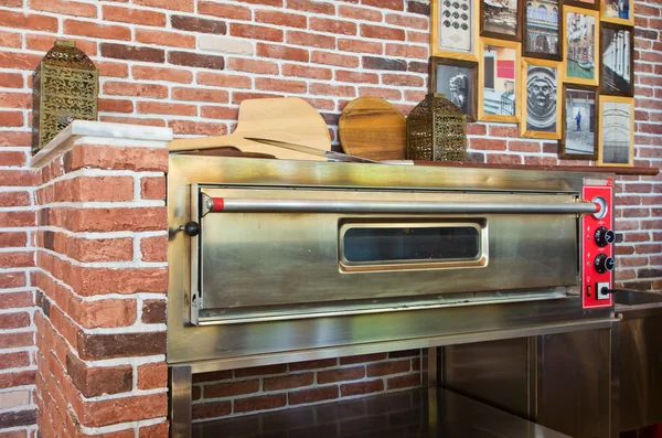 Horno de pizza en la cafetería — Foto de Stock