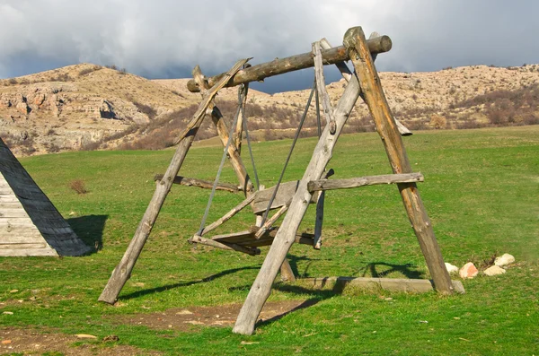 Сільських гойдалки — стокове фото