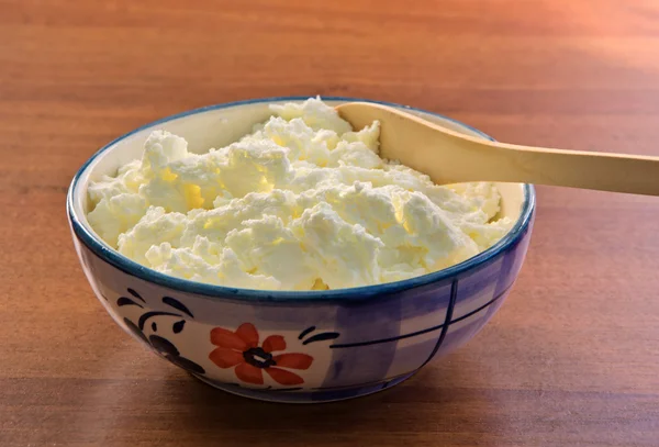 Quark und Löffel — Stockfoto