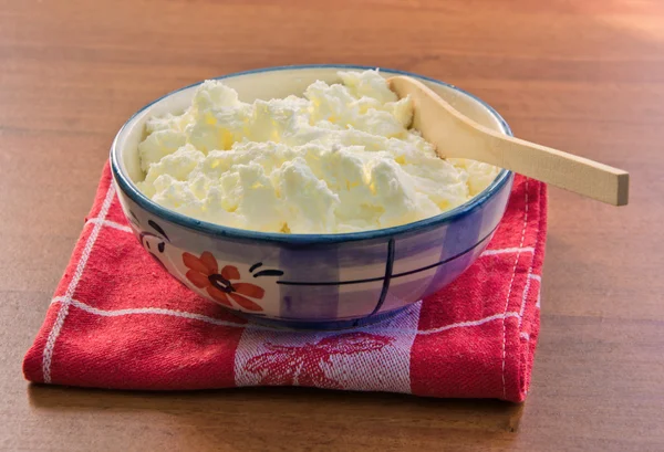 Quark und Löffel — Stockfoto