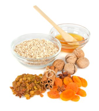 yulaf bir cam kase ve kurutulmuş meyve ve bal