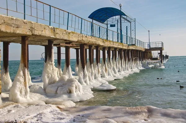 Istäckta pier — Stockfoto