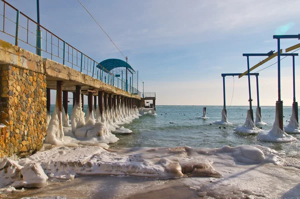 Jetée couverte de glace — Photo