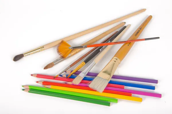 Sulu boya kalemleri ve fırçalar — Stok fotoğraf