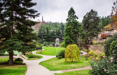 çim ve Şehitler Parkı