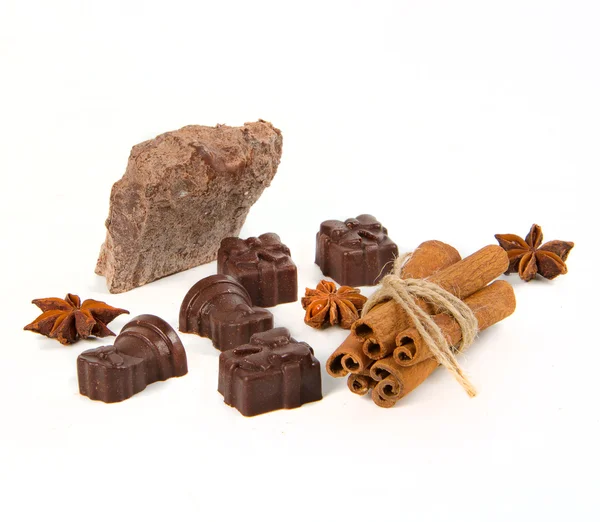 Шоколад и конфеты со специями — стоковое фото