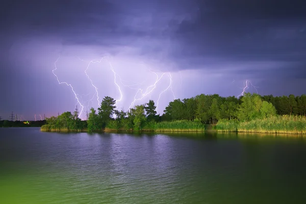 Lightning on the river — Stock Photo, Image