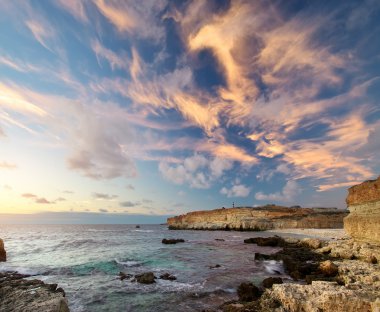 Dağdaki yeşil çayır