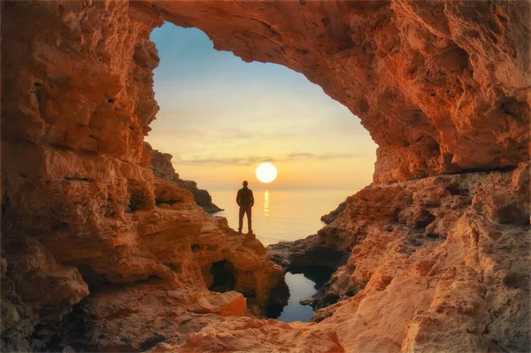 Mann Meeresgrotte Meer Höhle Großsegel Natur Landsacpe — Stockfoto