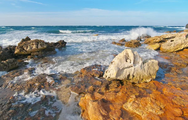 Costa Mar Luz Dia Composição Natureza Rochoso Ondas — Fotografia de Stock