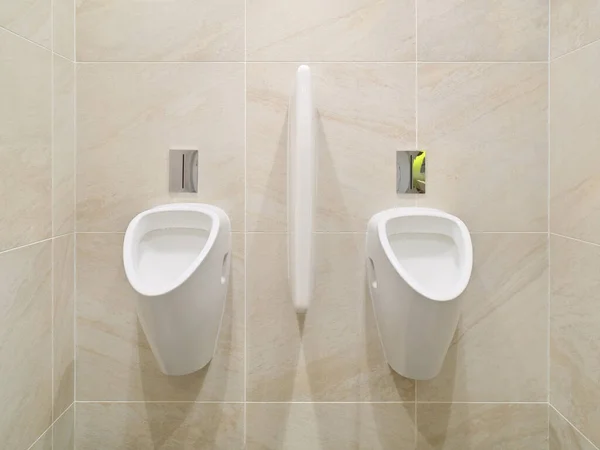 Писсуары Мужском Общественном Туалете Элемент Дизайна — стоковое фото